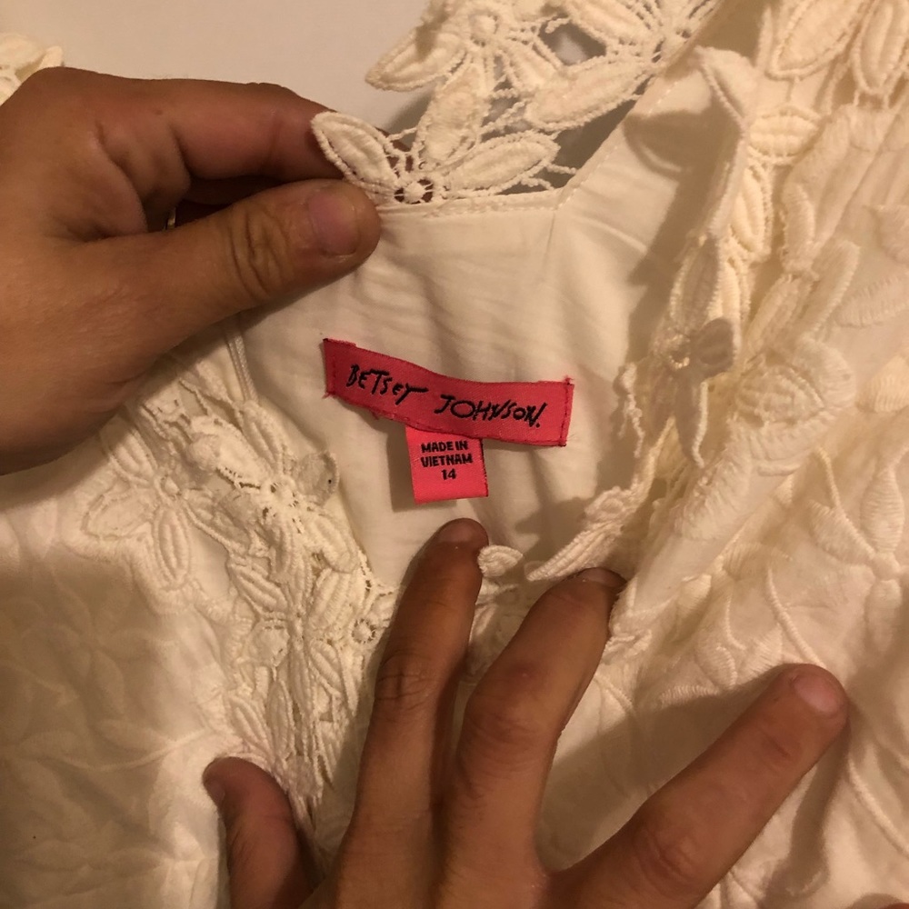 Betsey Johnson v neck short cream color dress - Picture 3 of 3